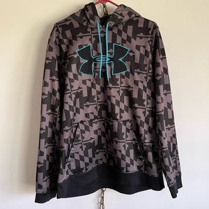 Under Armour sweatshirt with cool pattern and blue details. Size XL